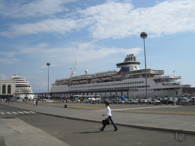 Porto Di Napoli and Vesuvius