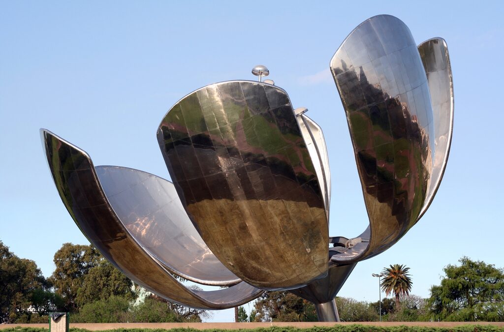 Floralis Genérica Sculpture in Plaza de las Naciones Unidas, Avenida Figueroa Alcorta, Buenos Aires