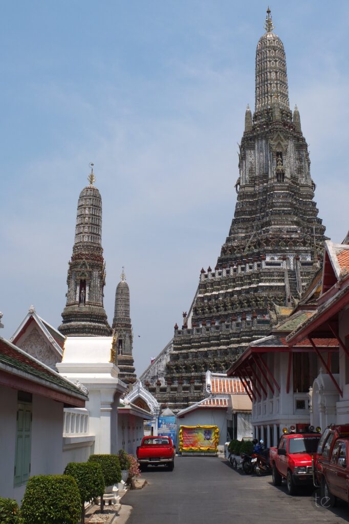 Wat Arun: Thailand's Iconic Temple of Dawn