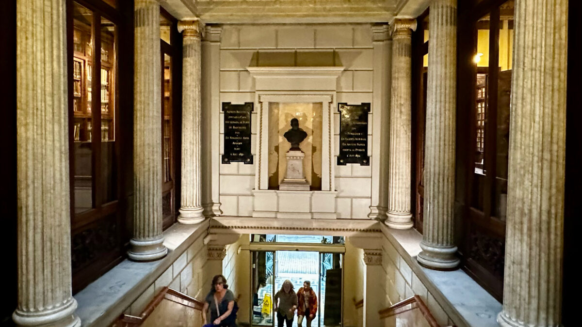 Biblioteca Pública Arús